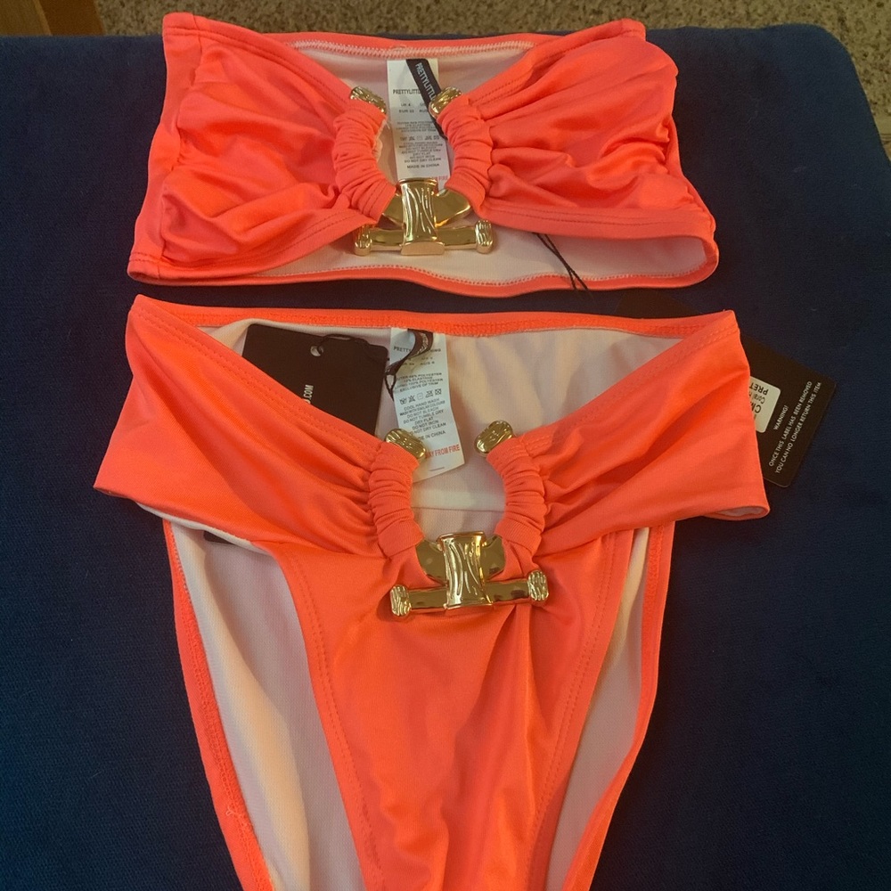 Coral bikini set !